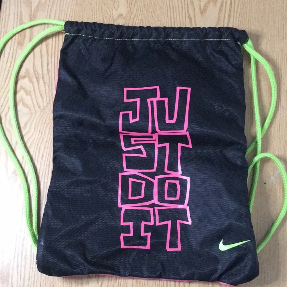 Bundle of 2 Vintage Nike Just Do It & Hooters Bags/Backpacks Great for Traveling